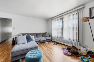 1860 W State St 2W_008
