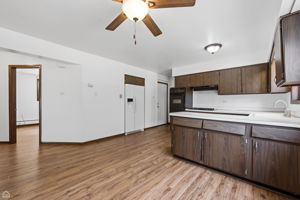 1860 W State St Garden_006
