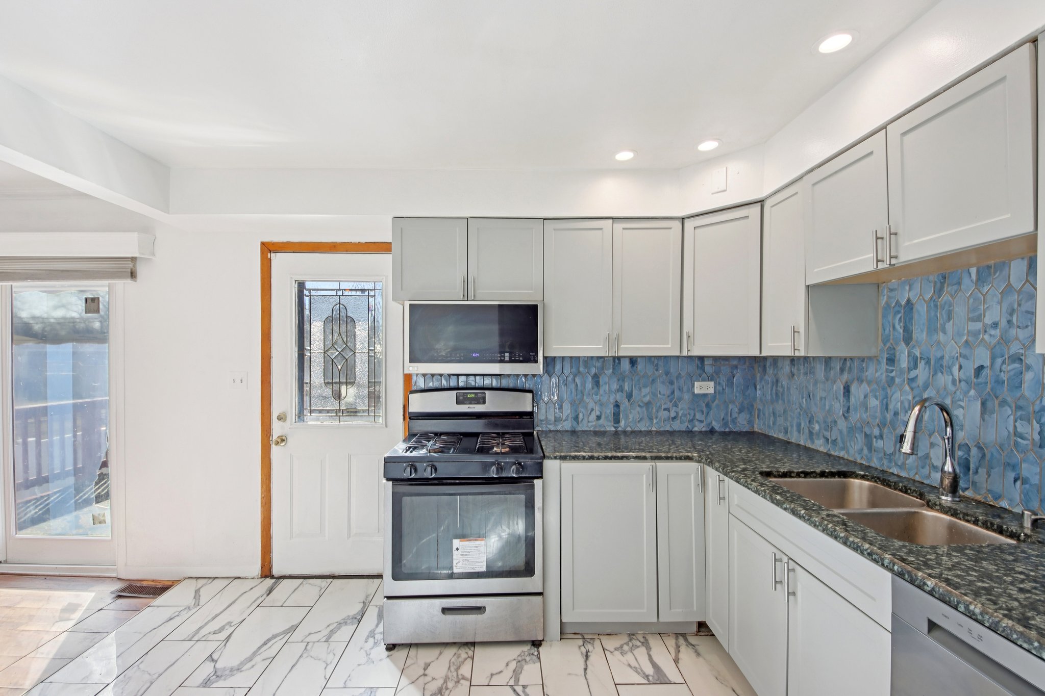 Hollywood Ave-S1902-013.jpg