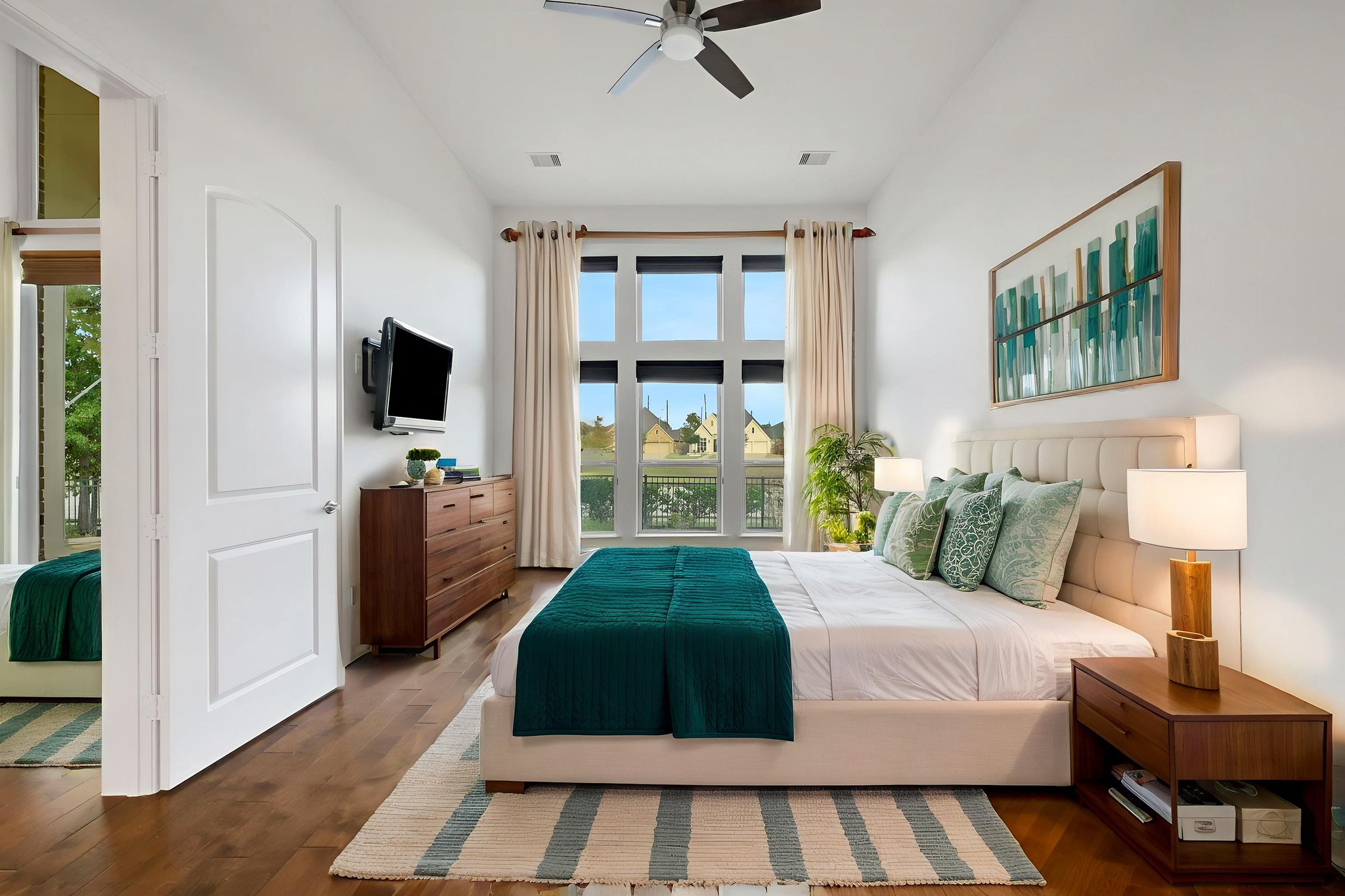 2Z2A7975 virtually staged.jpeg