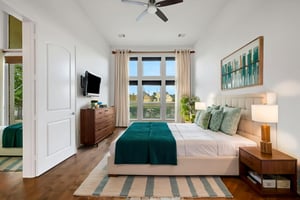 2Z2A7975 virtually staged.jpeg