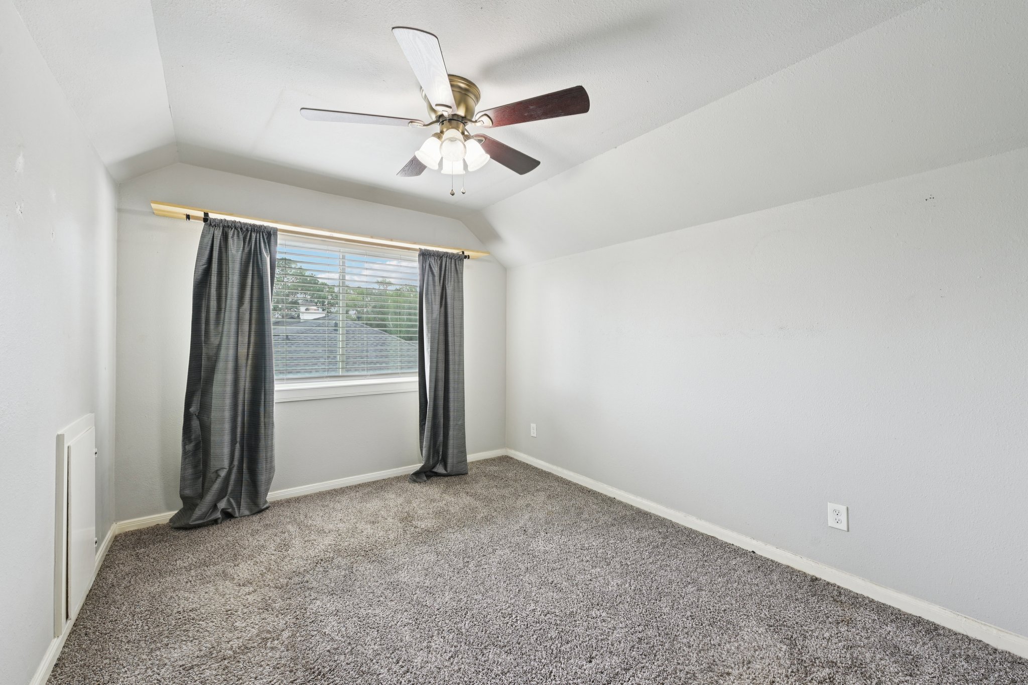 Point Lookout Dr-L1804-034.jpg