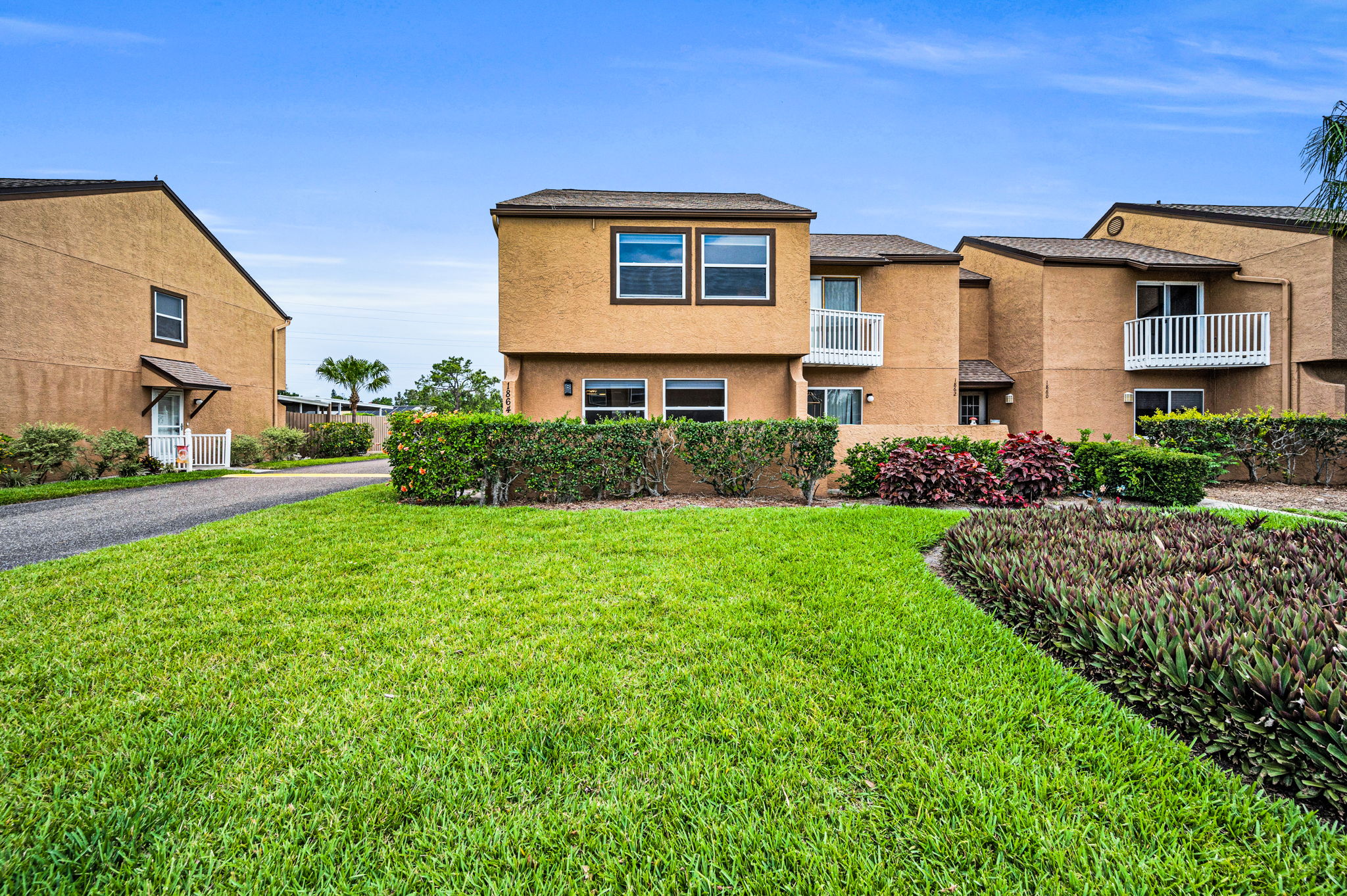 Front Exterior5