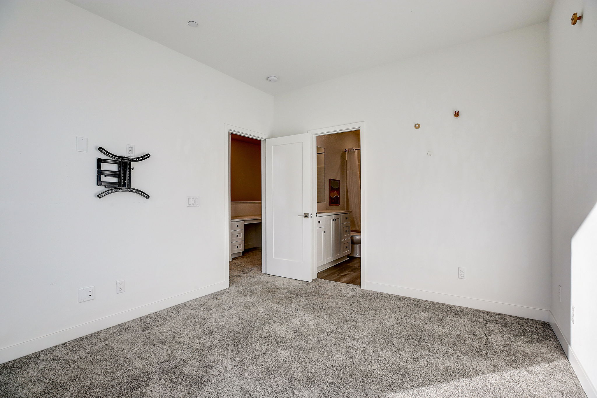 S Westside Dr 23-027