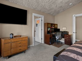  Photo 33