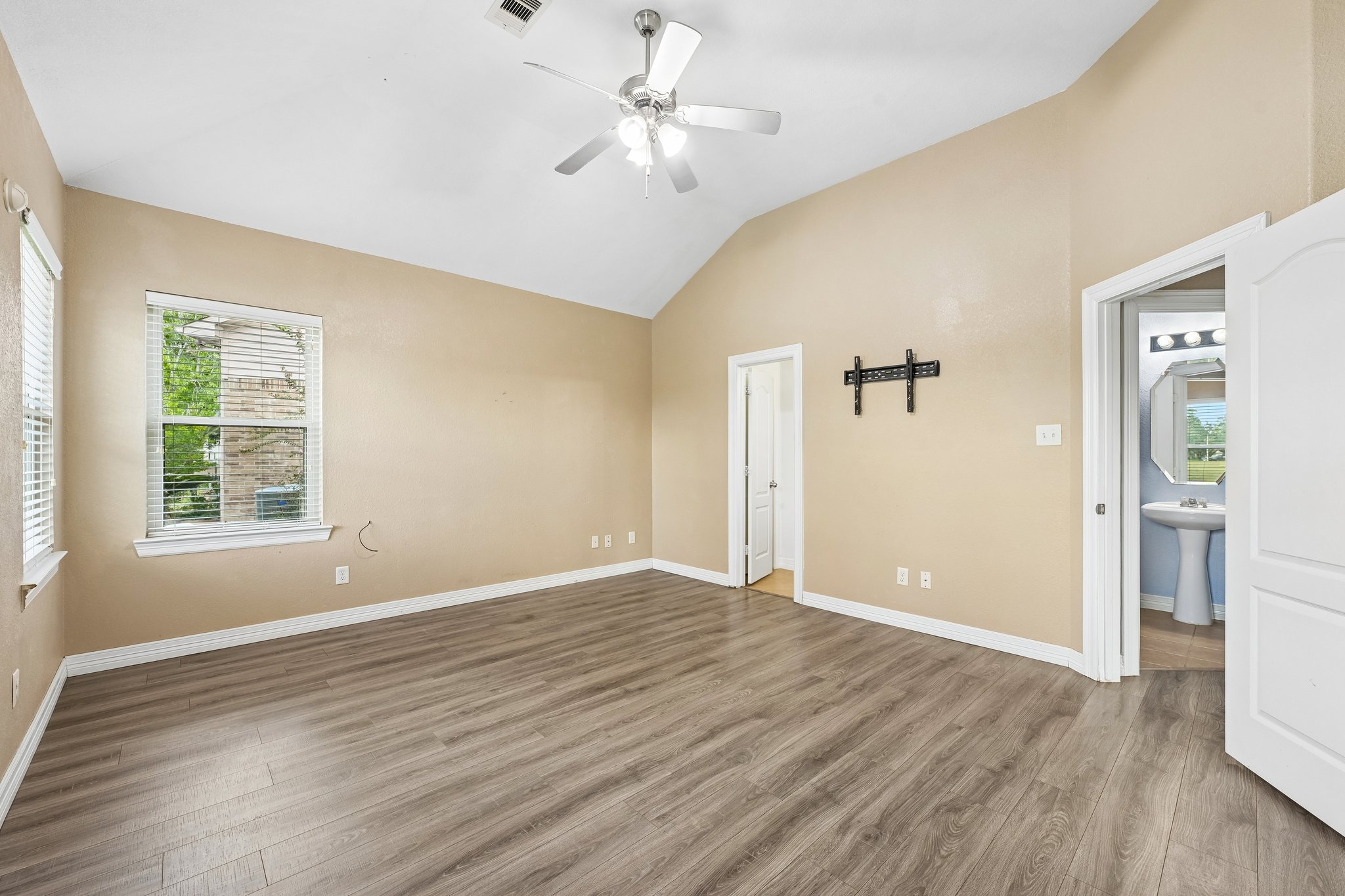 - 18654 Walden Glen Cir-S3009-030.jpg