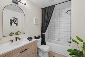 Betty Ln-S1310-026.jpg