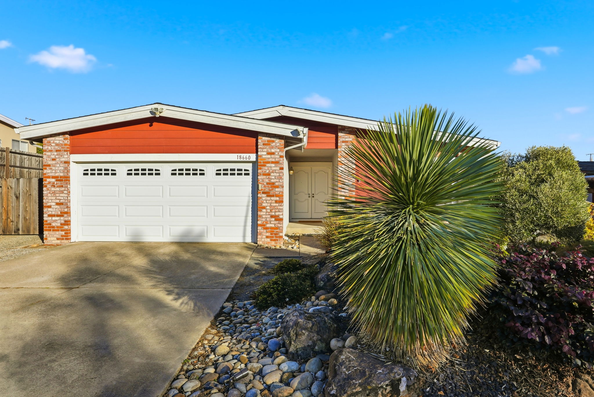 001_F8_18660 E Cavendish Dr