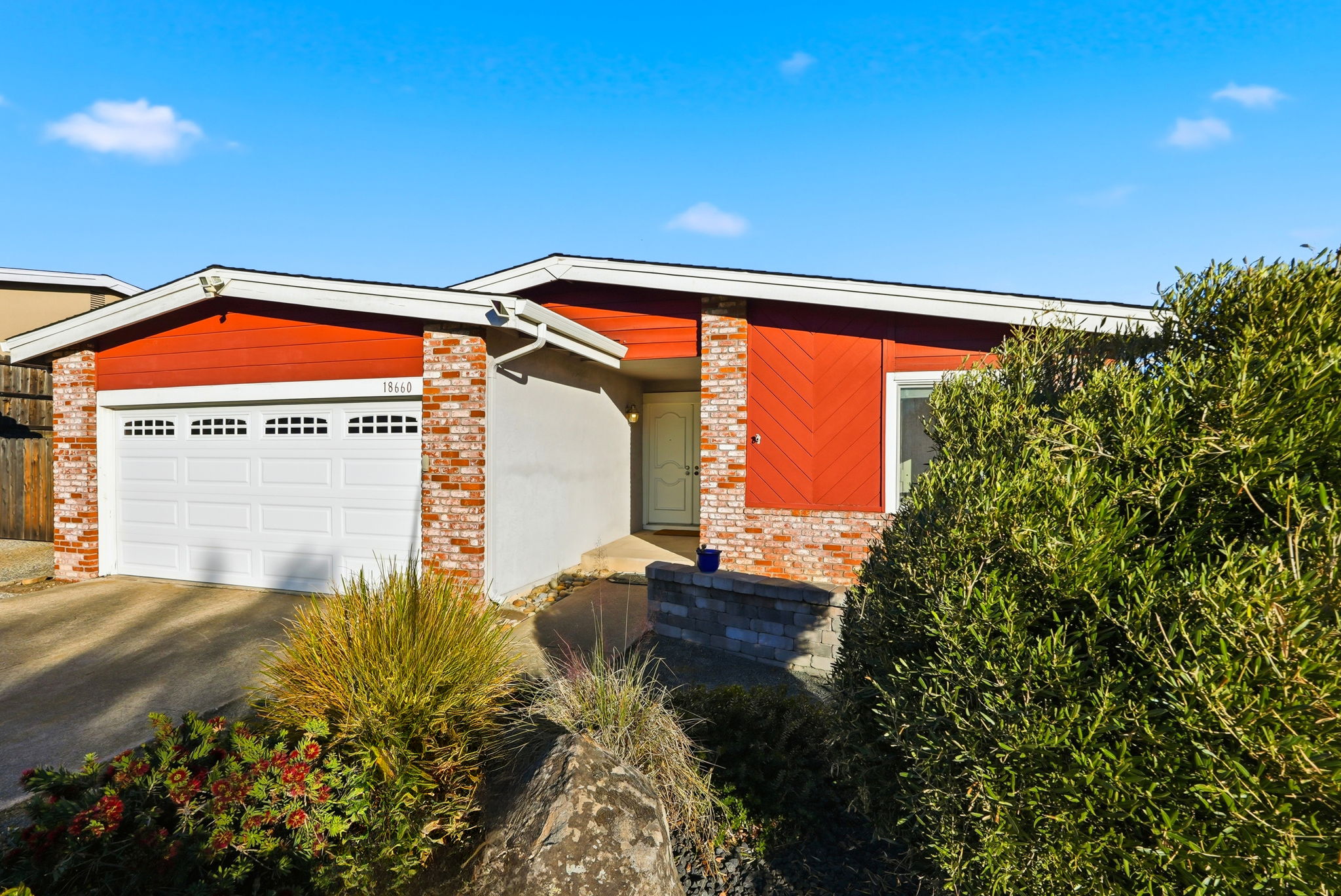 005_F8_18660 E Cavendish Dr