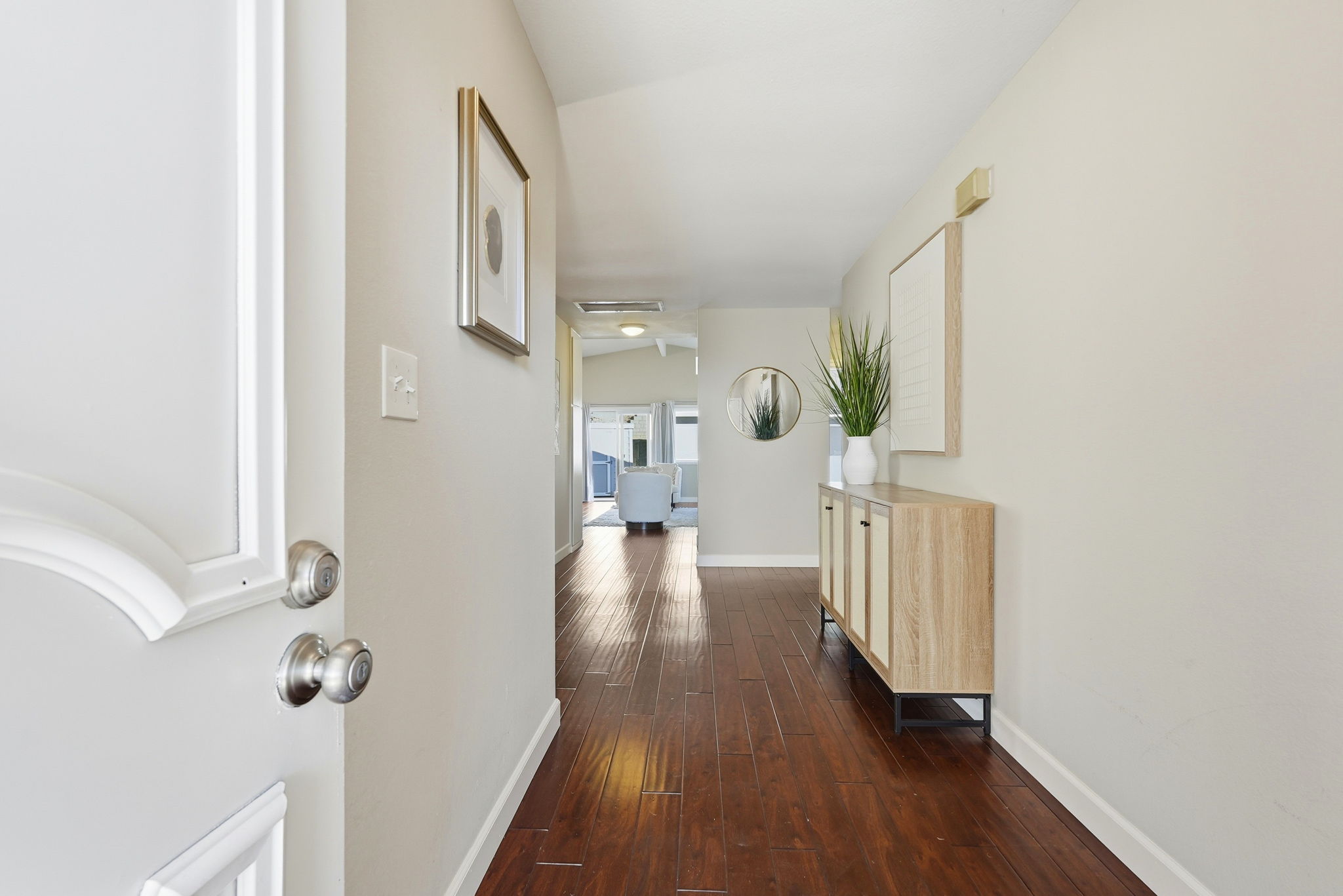 008_F8_18660 E Cavendish Dr