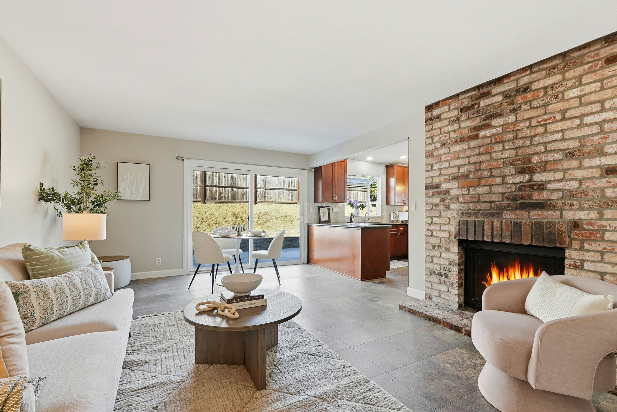 010_F8_18660 E Cavendish Dr