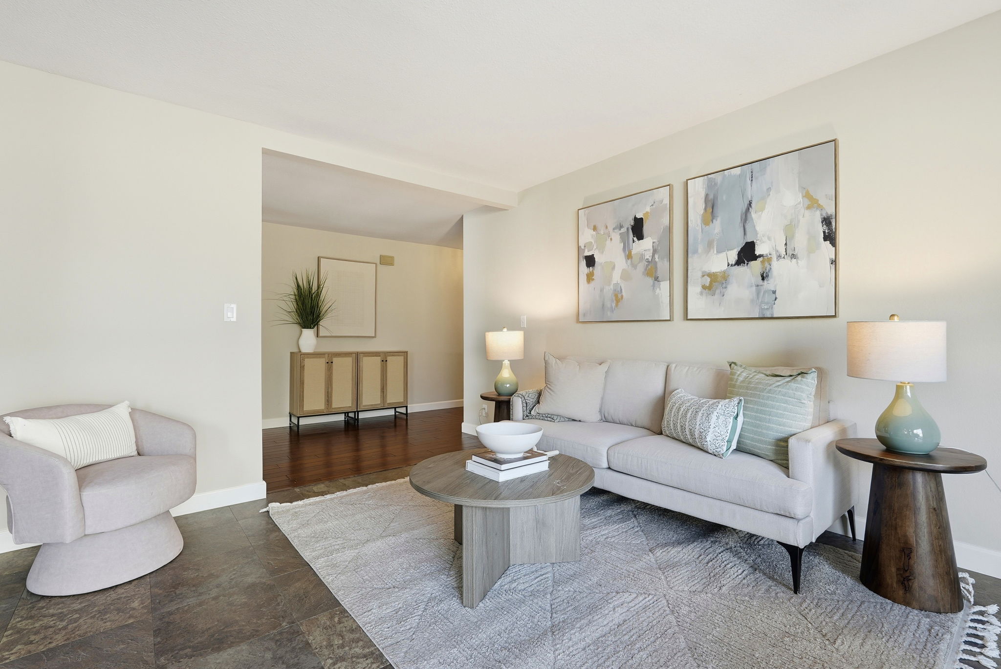 011_F8_18660 E Cavendish Dr