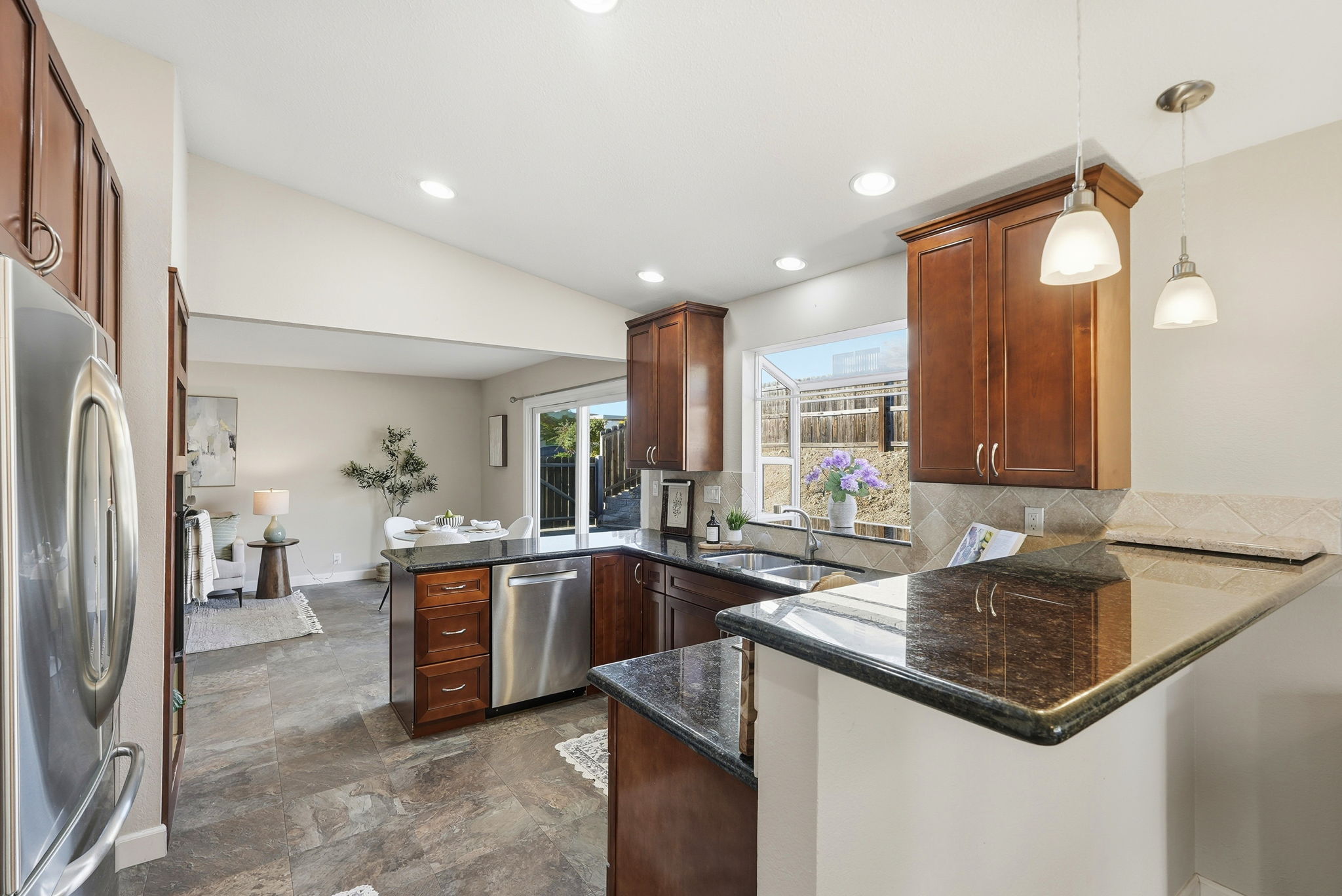 019_F8_18660 E Cavendish Dr