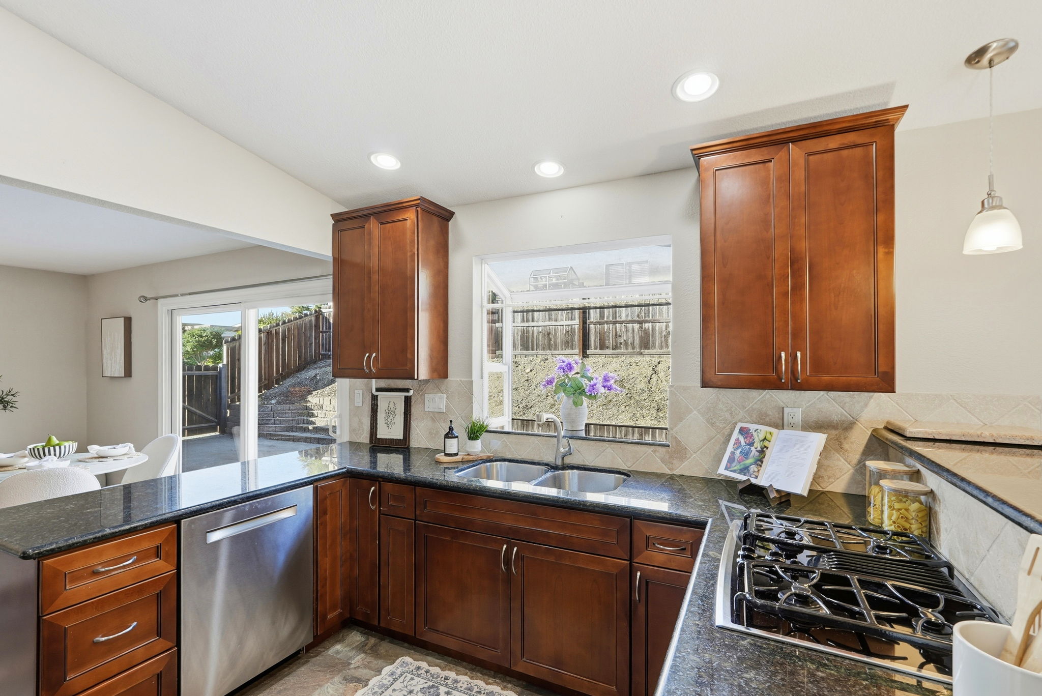 020_F8_18660 E Cavendish Dr