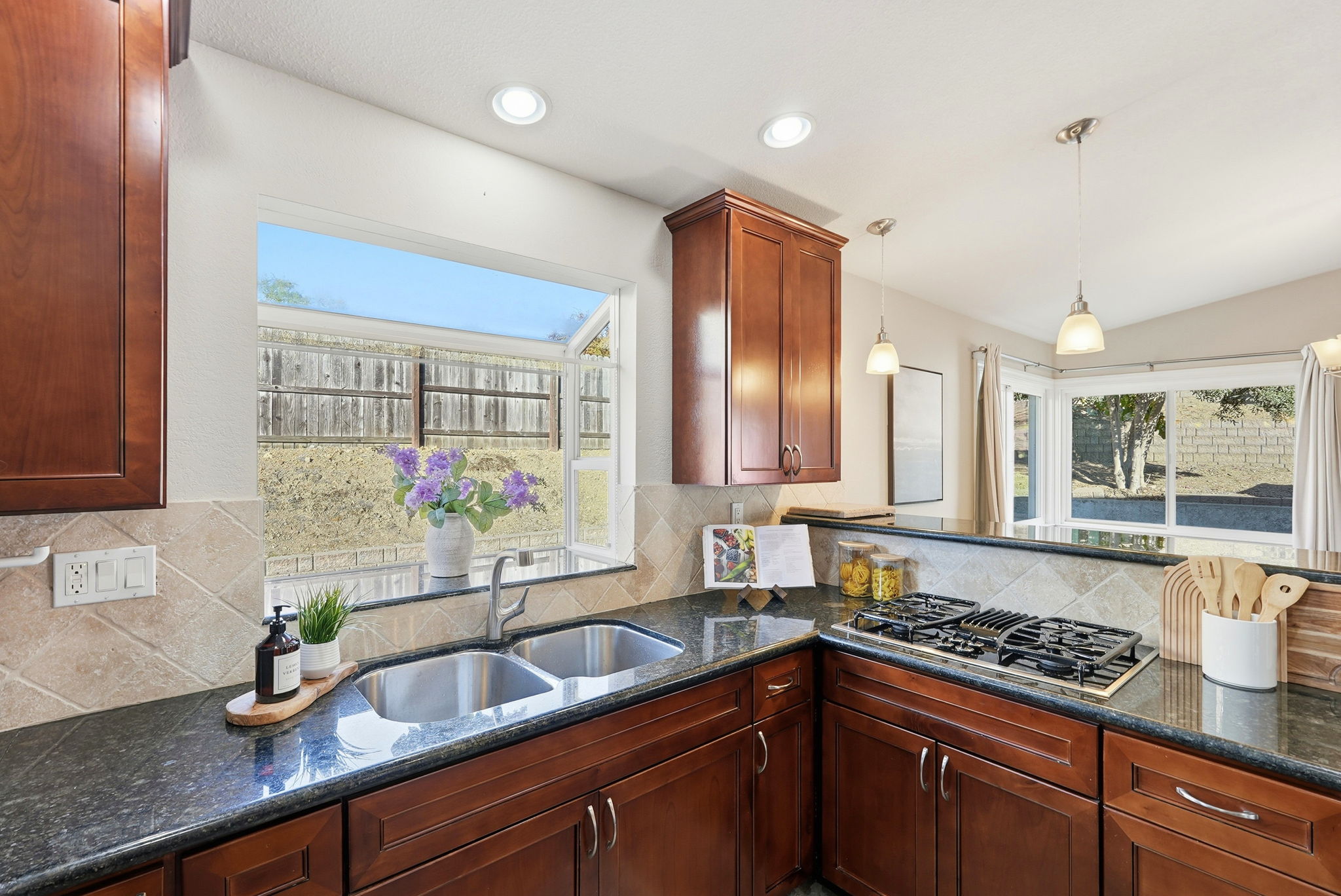 021_F8_18660 E Cavendish Dr