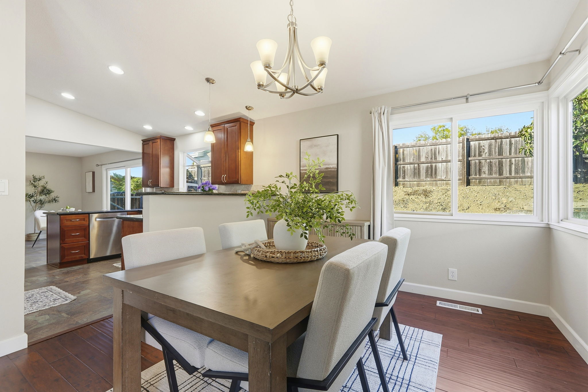 024_F8_18660 E Cavendish Dr