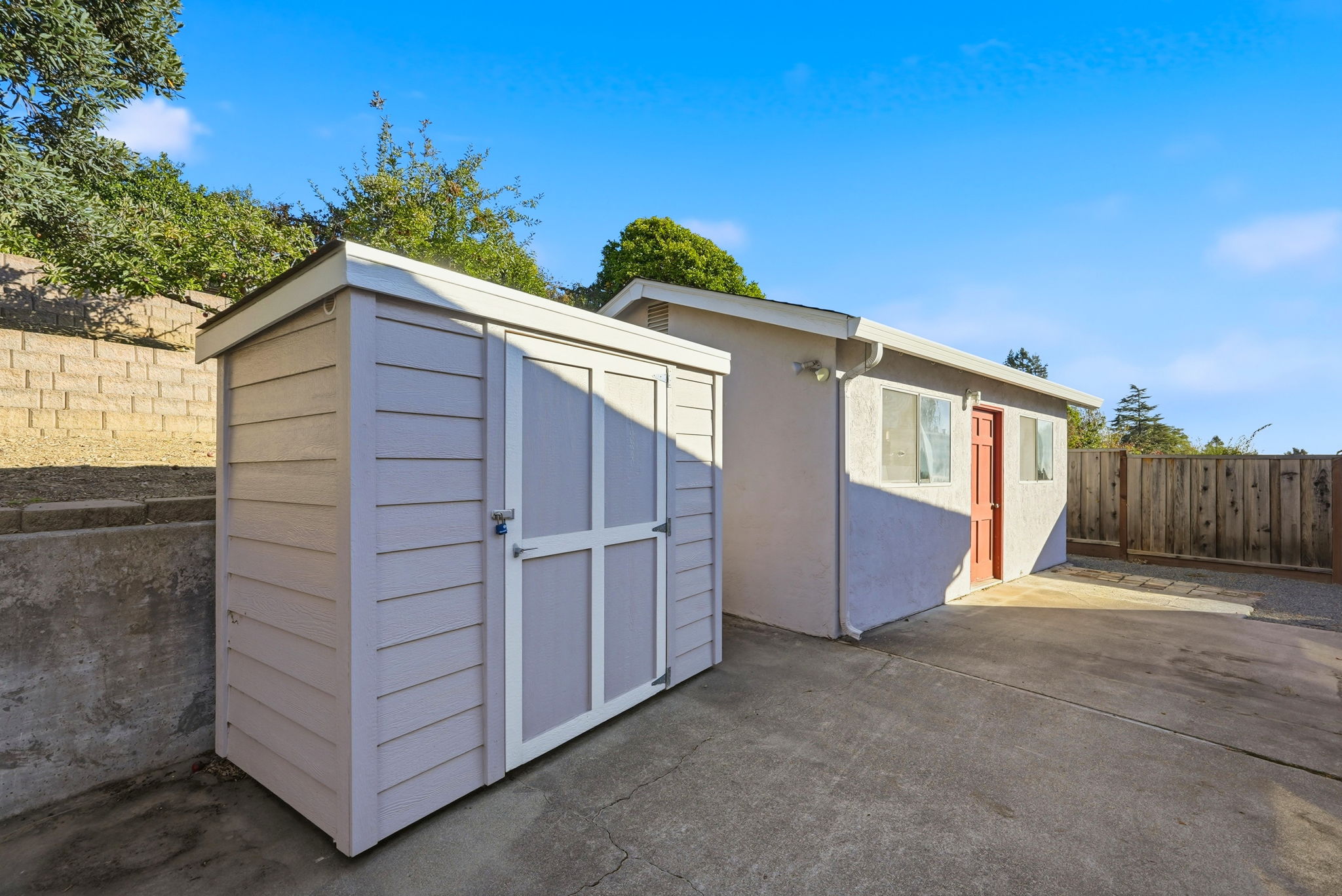 039_F8_18660 E Cavendish Dr