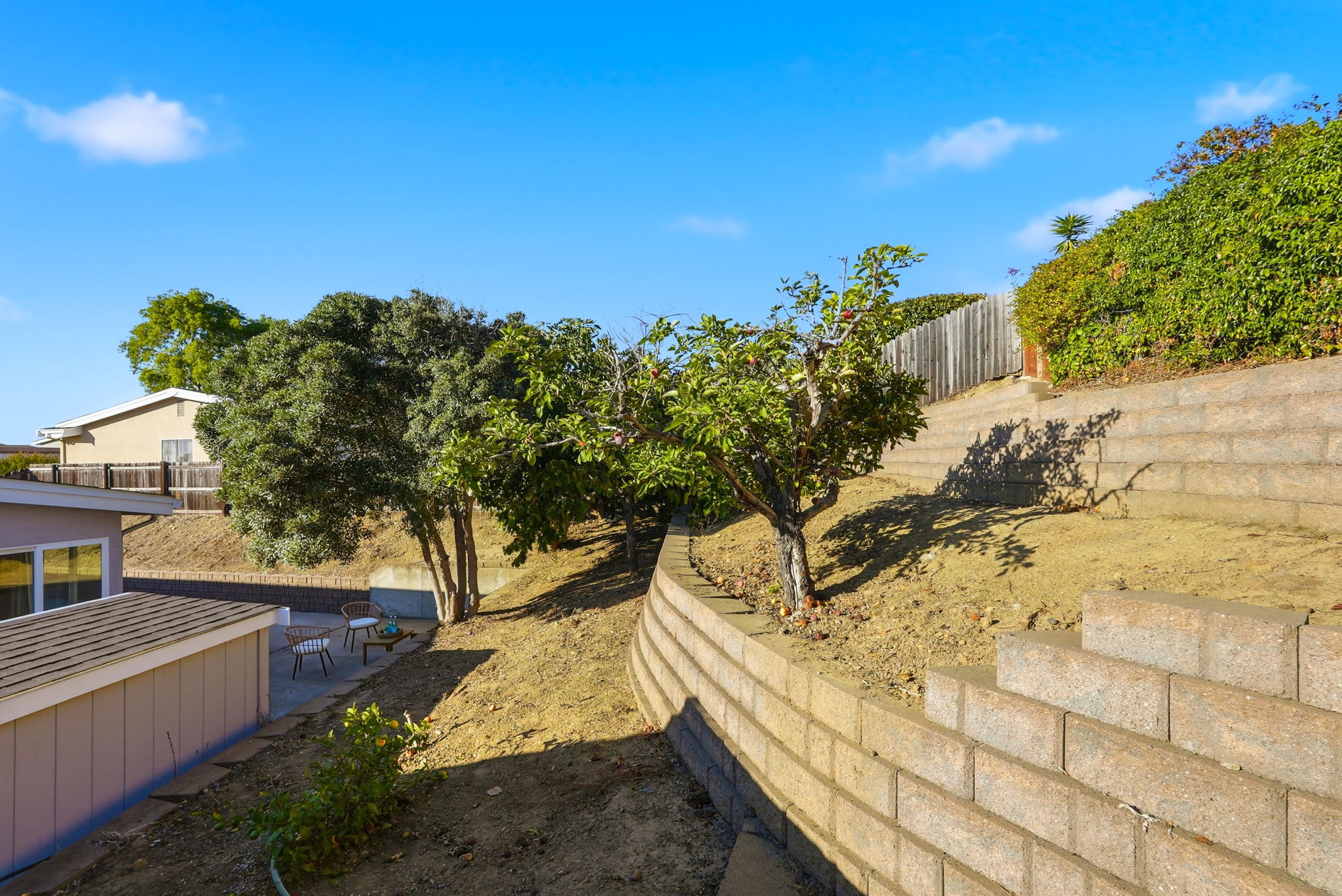 048_F8_18660 E Cavendish Dr