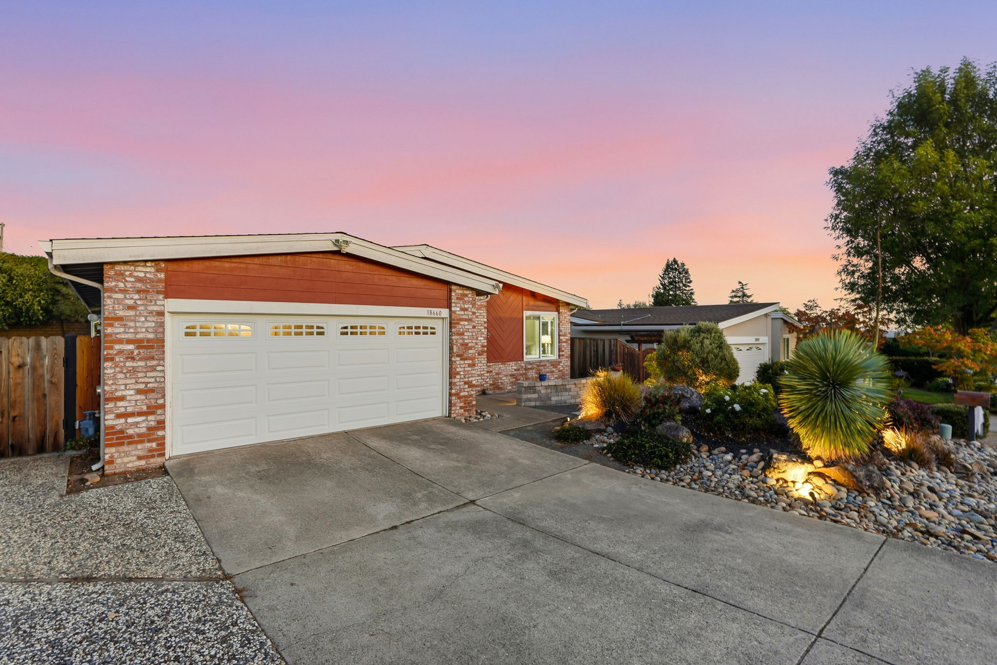 004_F8_TWILIGHT_18660 E Cavendish Dr