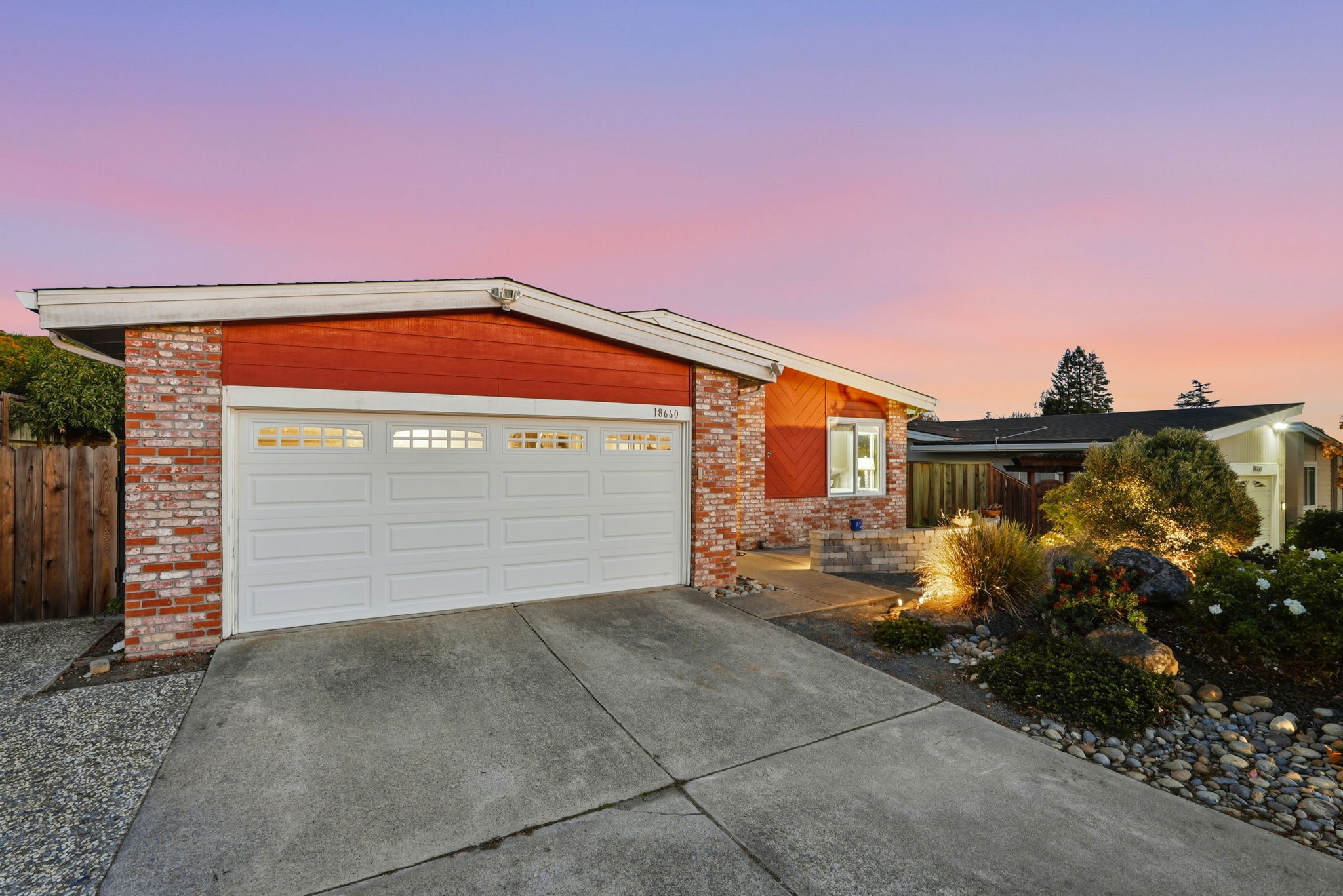 005_F8_TWILIGHT_18660 E Cavendish Dr