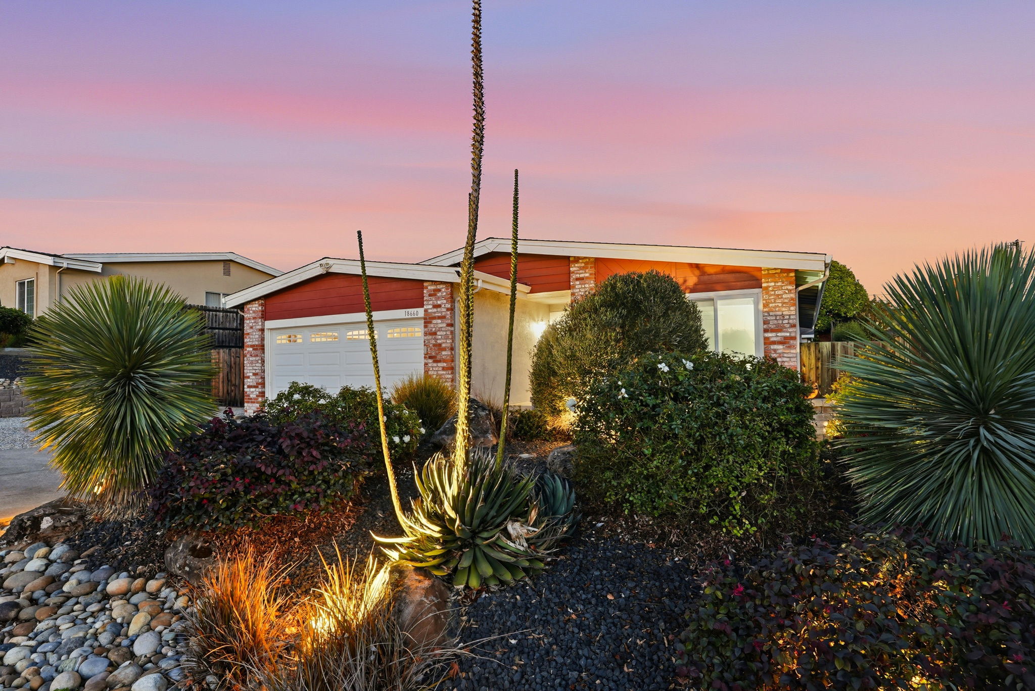 007_F8_TWILIGHT_18660 E Cavendish Dr