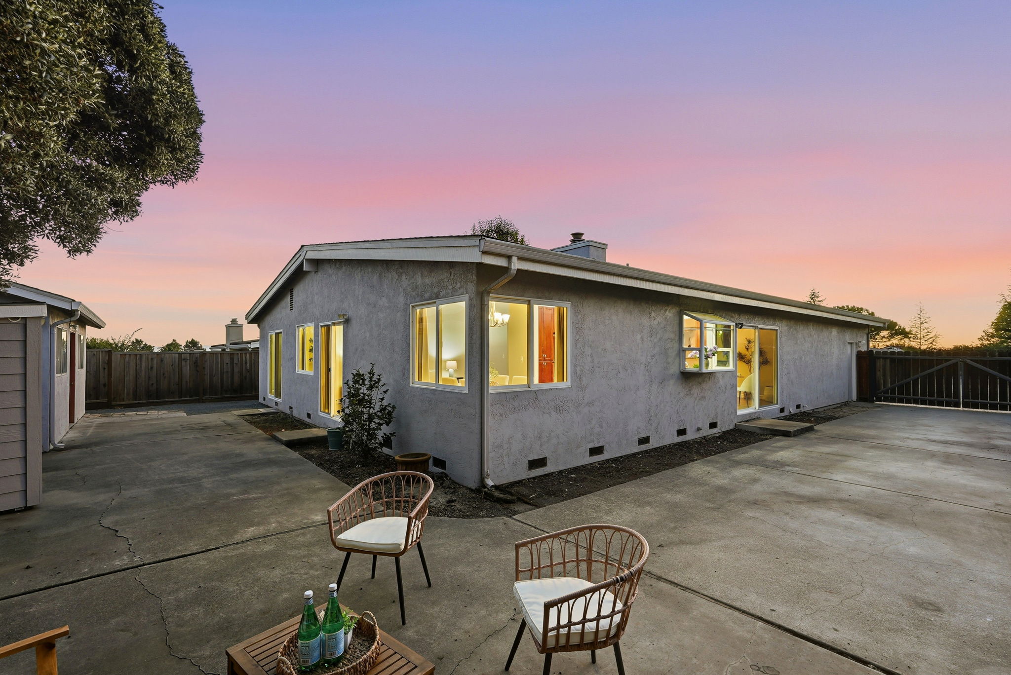 010_F8_TWILIGHT_18660 E Cavendish Dr