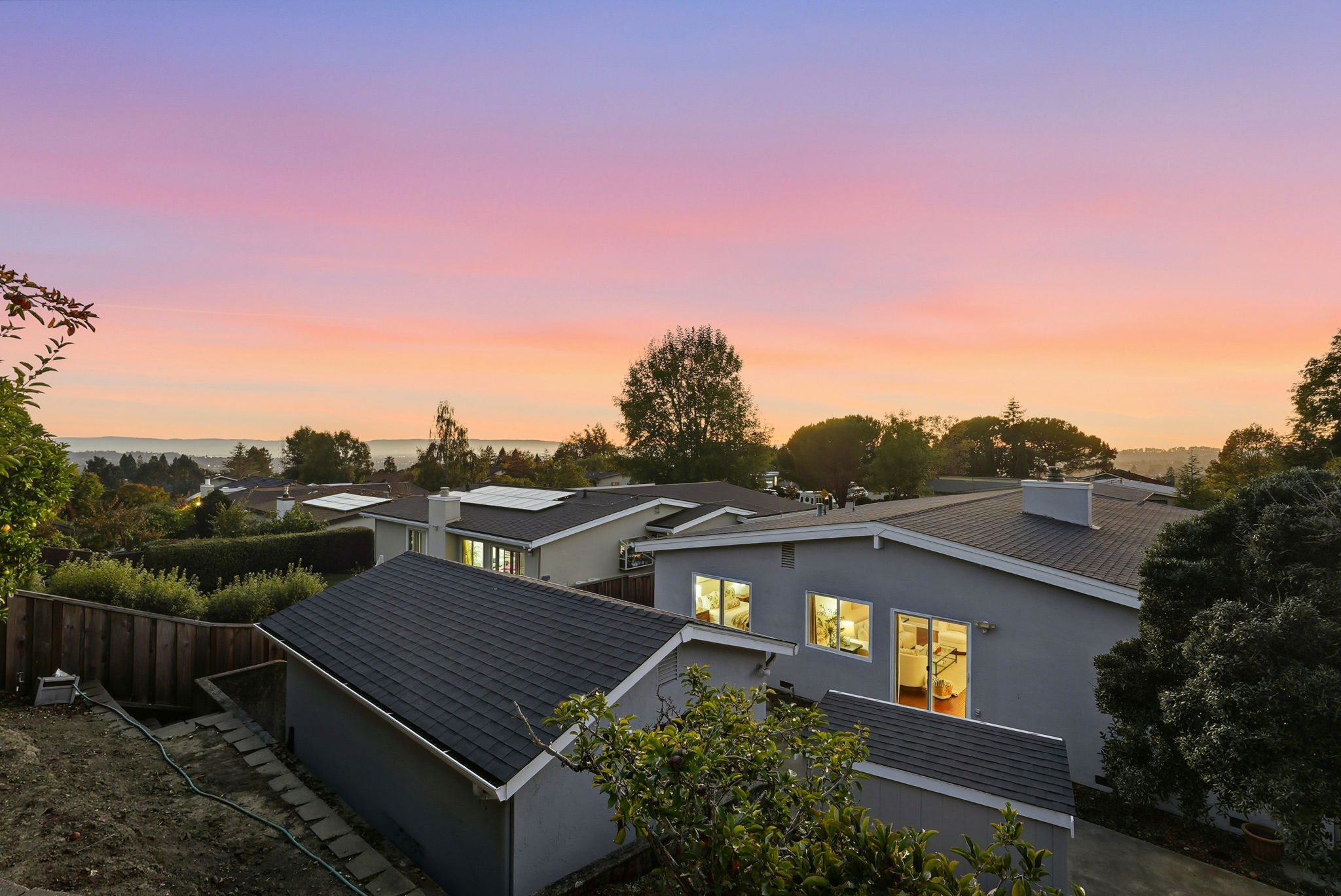 011_F8_TWILIGHT_18660 E Cavendish Dr