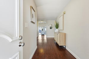 008_F8_18660 E Cavendish Dr