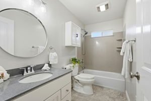 034_F8_18660 E Cavendish Dr