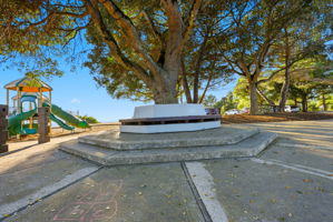 055_F8_18660 E Cavendish Dr