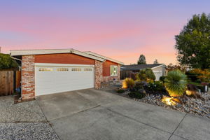 004_F8_TWILIGHT_18660 E Cavendish Dr