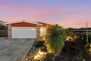 006_F8_TWILIGHT_18660 E Cavendish Dr