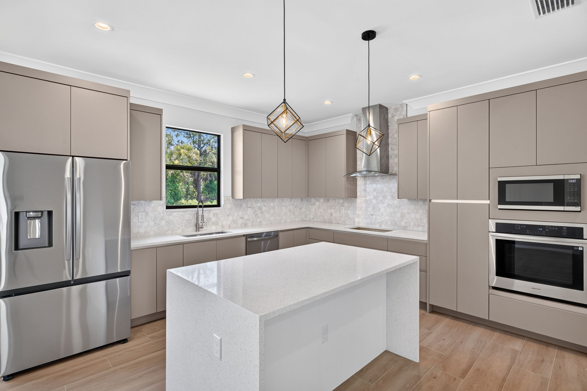 Kitchen 1 of 4