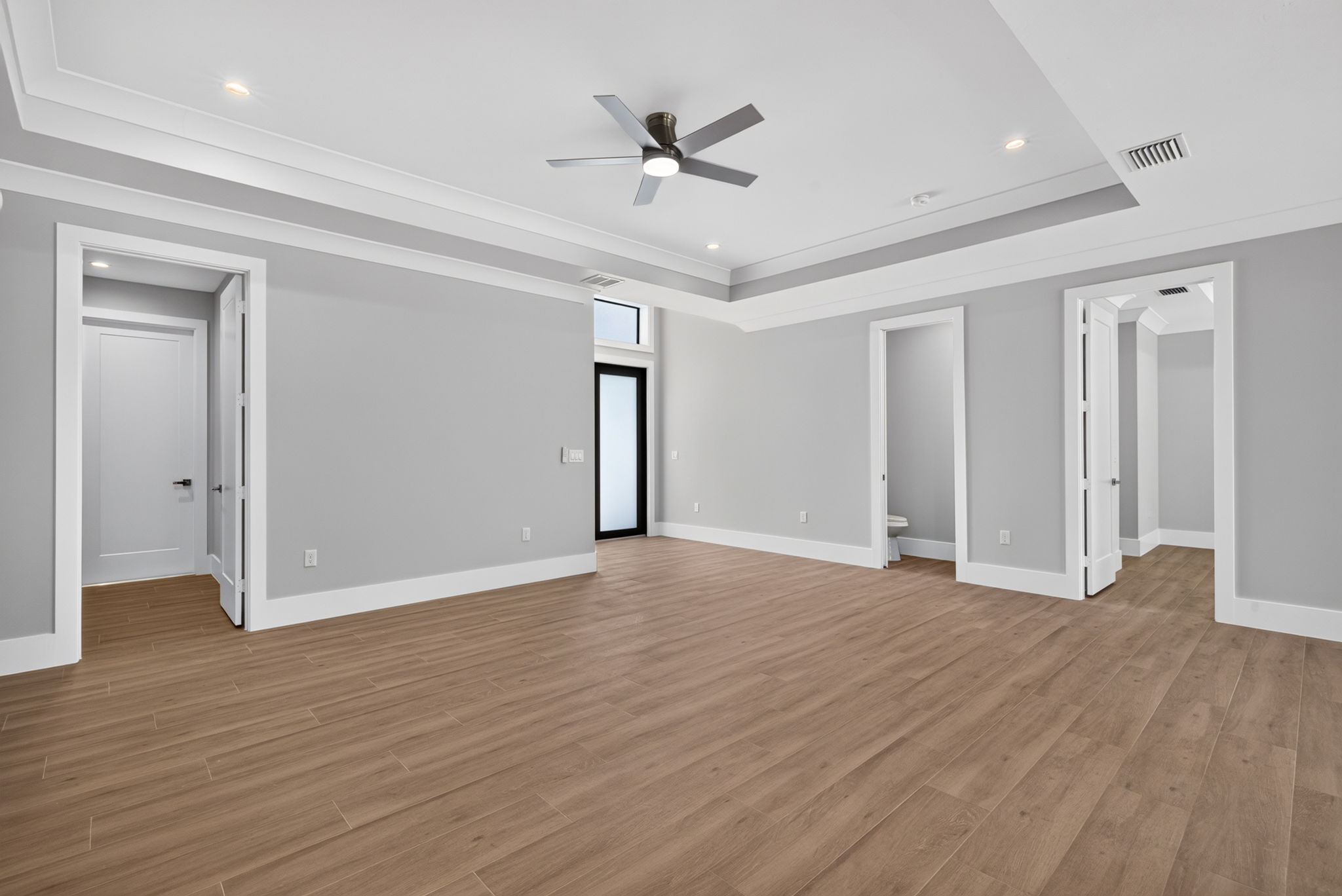 Living Room 3 of 5