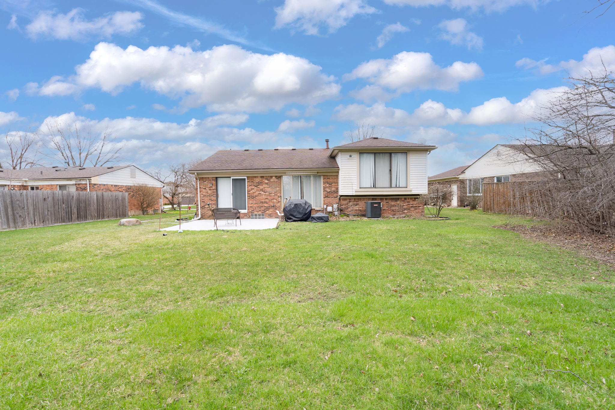 1867 N Lake Dr, Troy, MI 48083, USA Photo 9