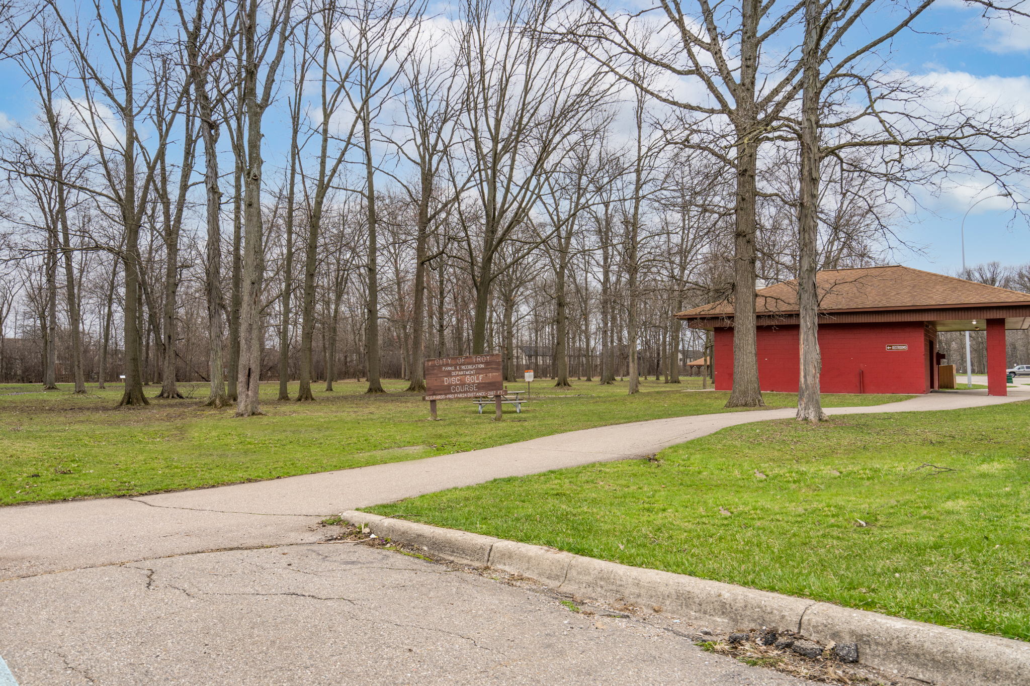 1867 N Lake Dr, Troy, MI 48083, USA Photo 14