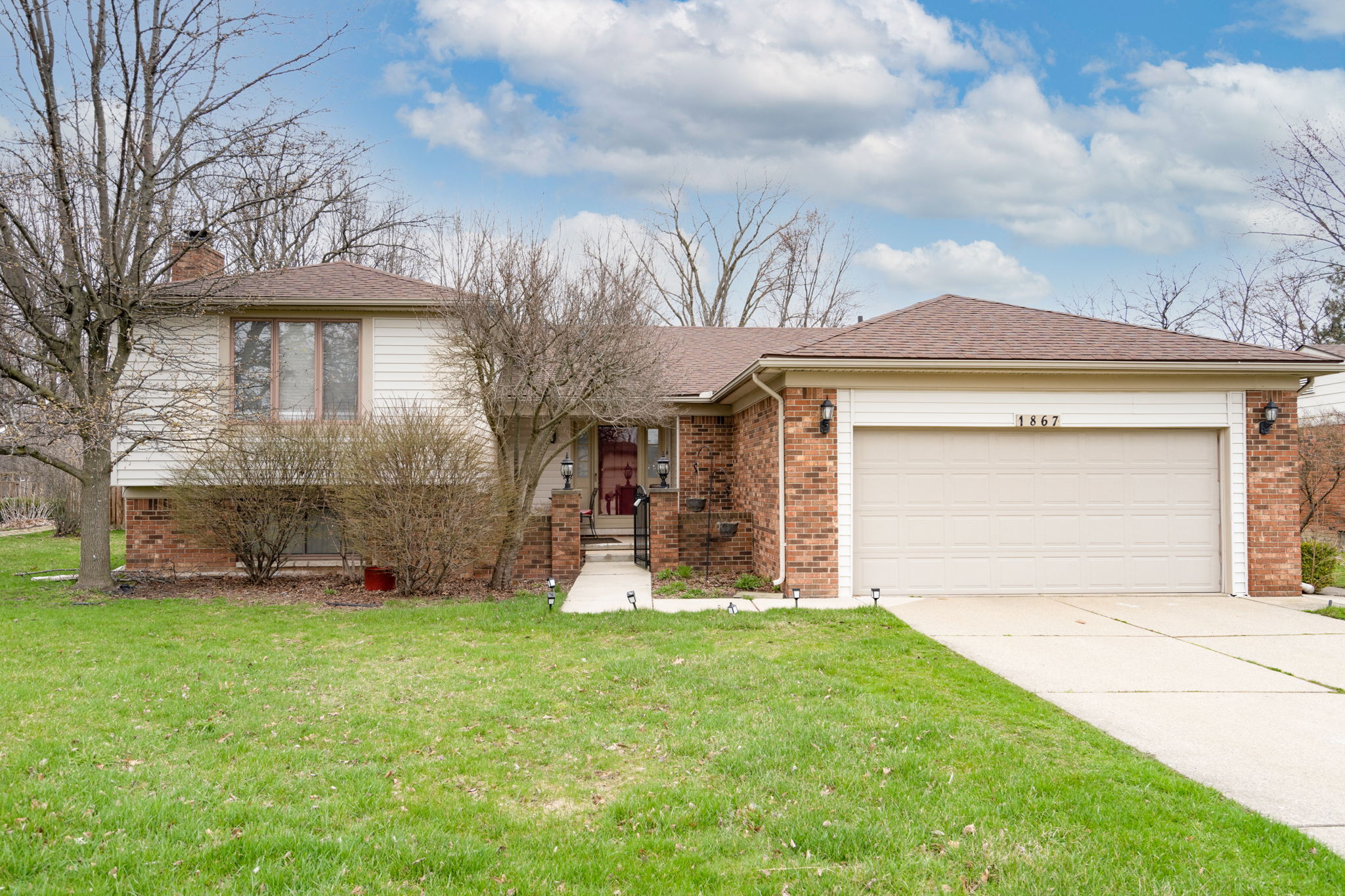 1867 N Lake Dr, Troy, MI 48083, USA Photo 1