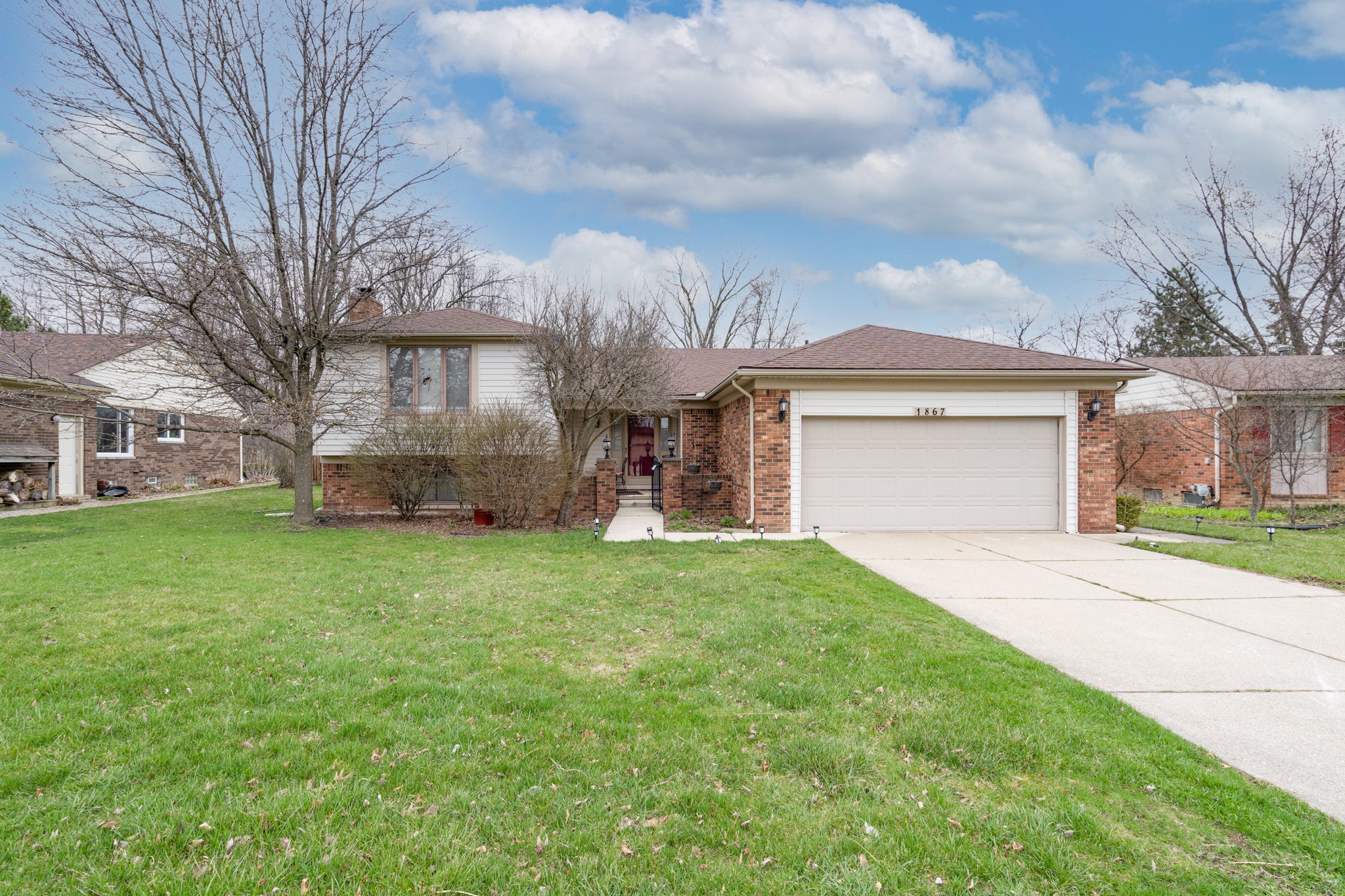 1867 N Lake Dr, Troy, MI 48083, USA Photo 2