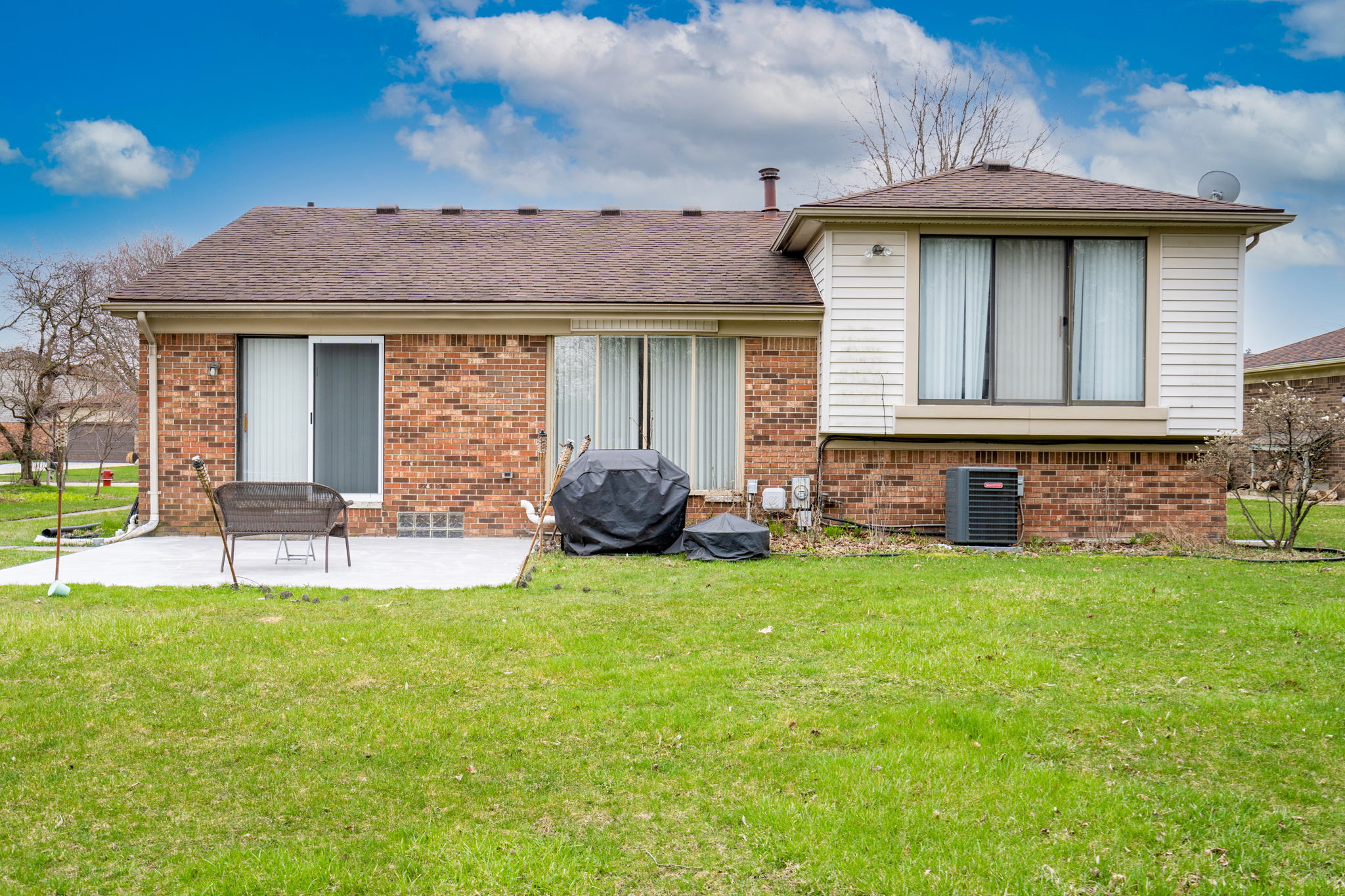 1867 N Lake Dr, Troy, MI 48083, USA Photo 10