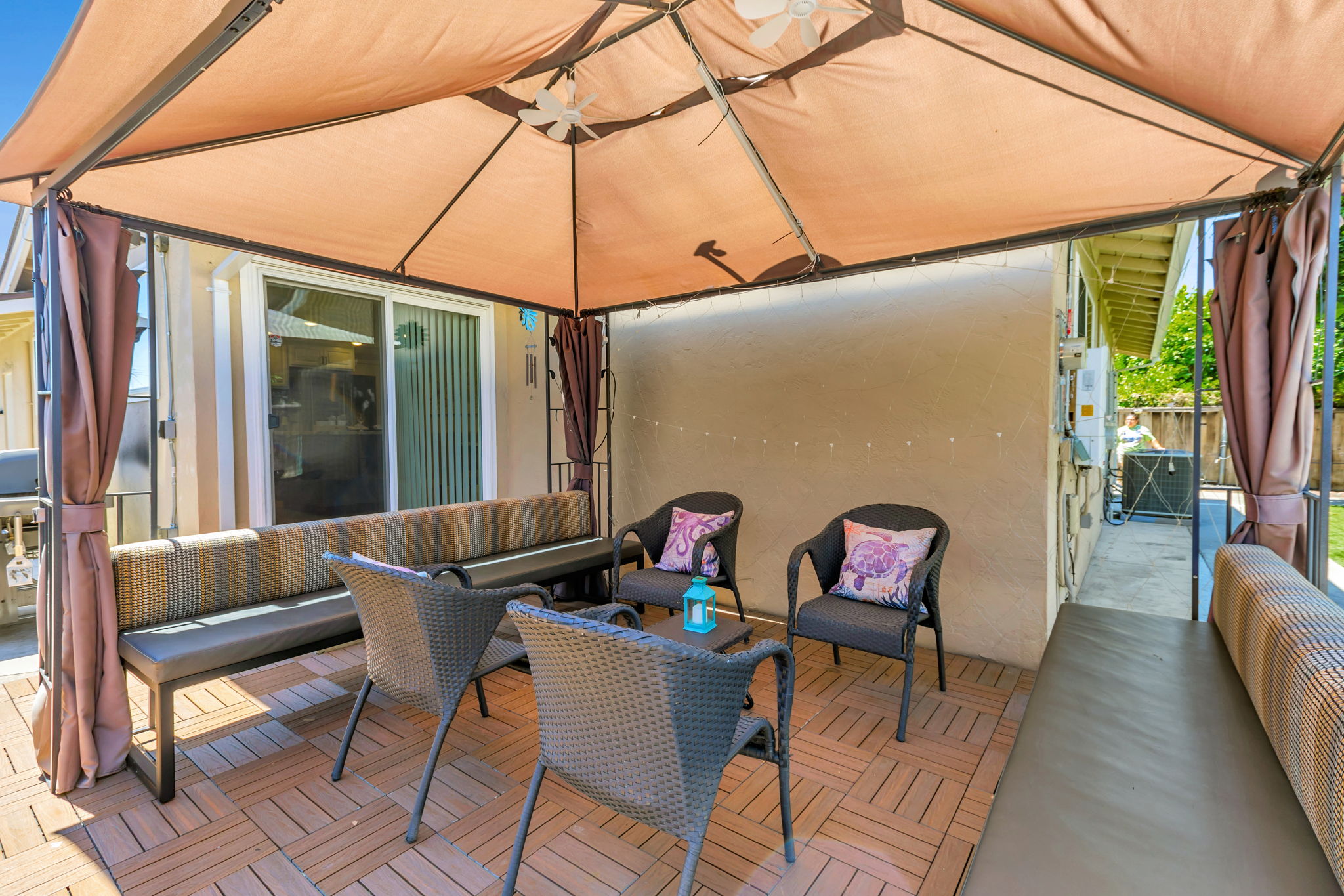 Ideal Entertaining Space in Covered Backyard!