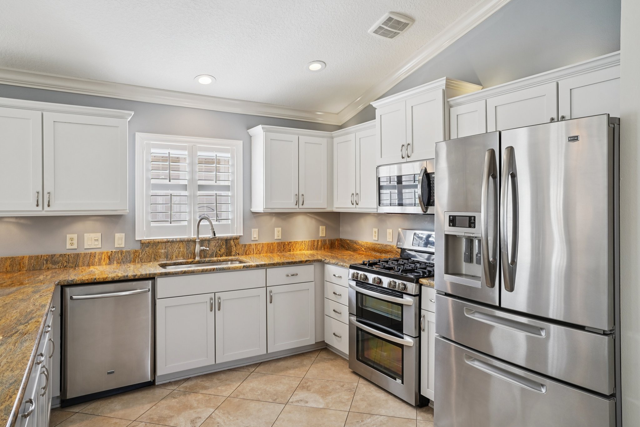 Dalton Dr-S0710-020.jpg