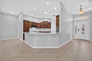 Kitchen Eat-In Breakfast Bar