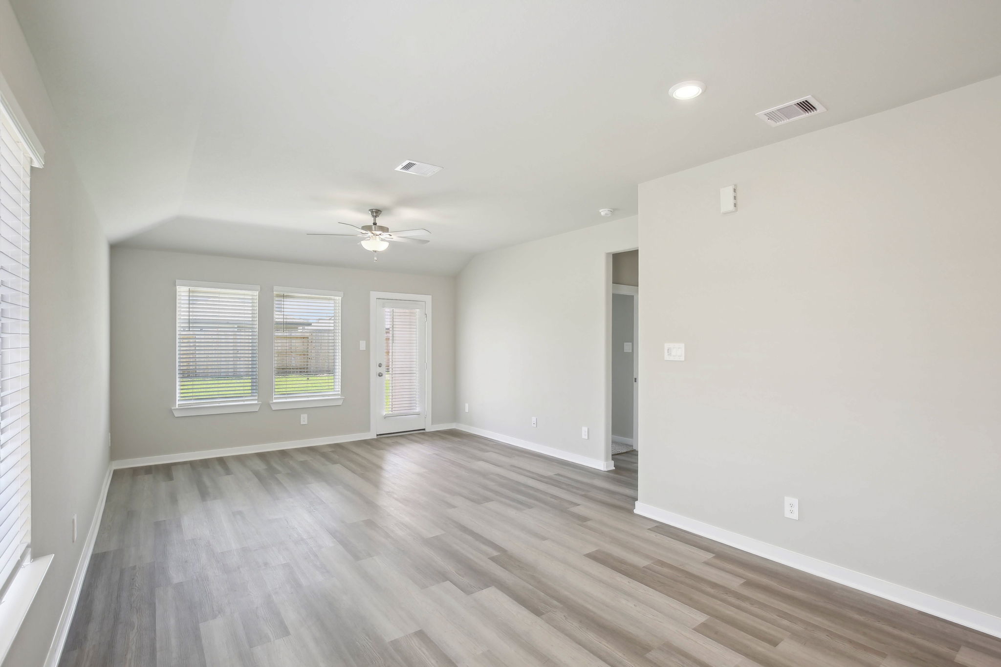 Houston-Landing Meadows-18681 Presswood Wy Dr, New Caney, TX 77357-005
