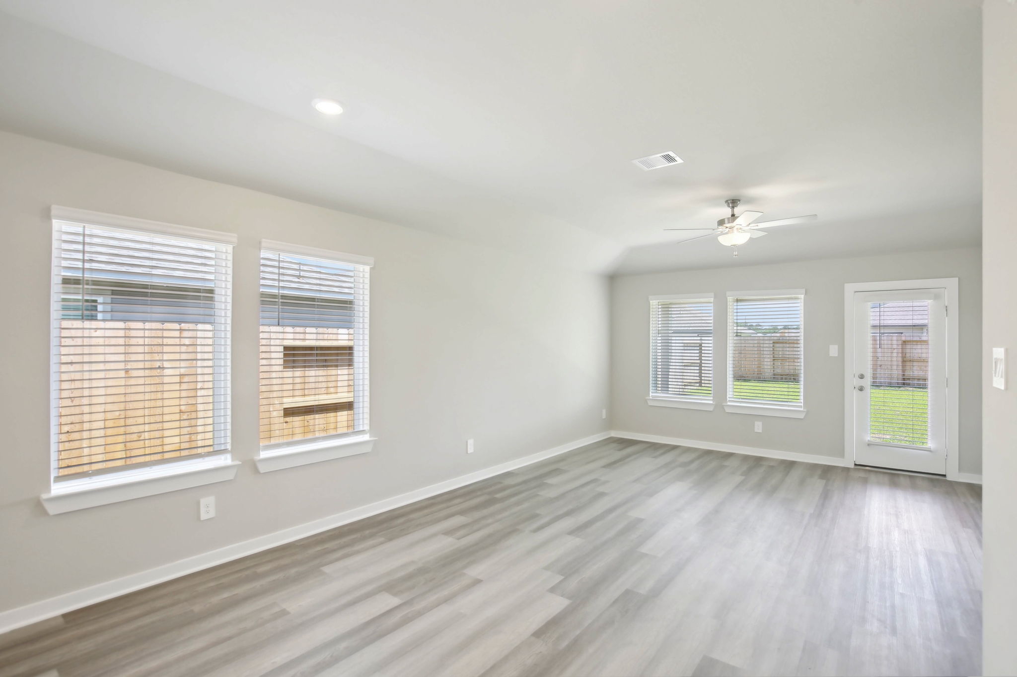 Houston-Landing Meadows-18681 Presswood Wy Dr, New Caney, TX 77357-006