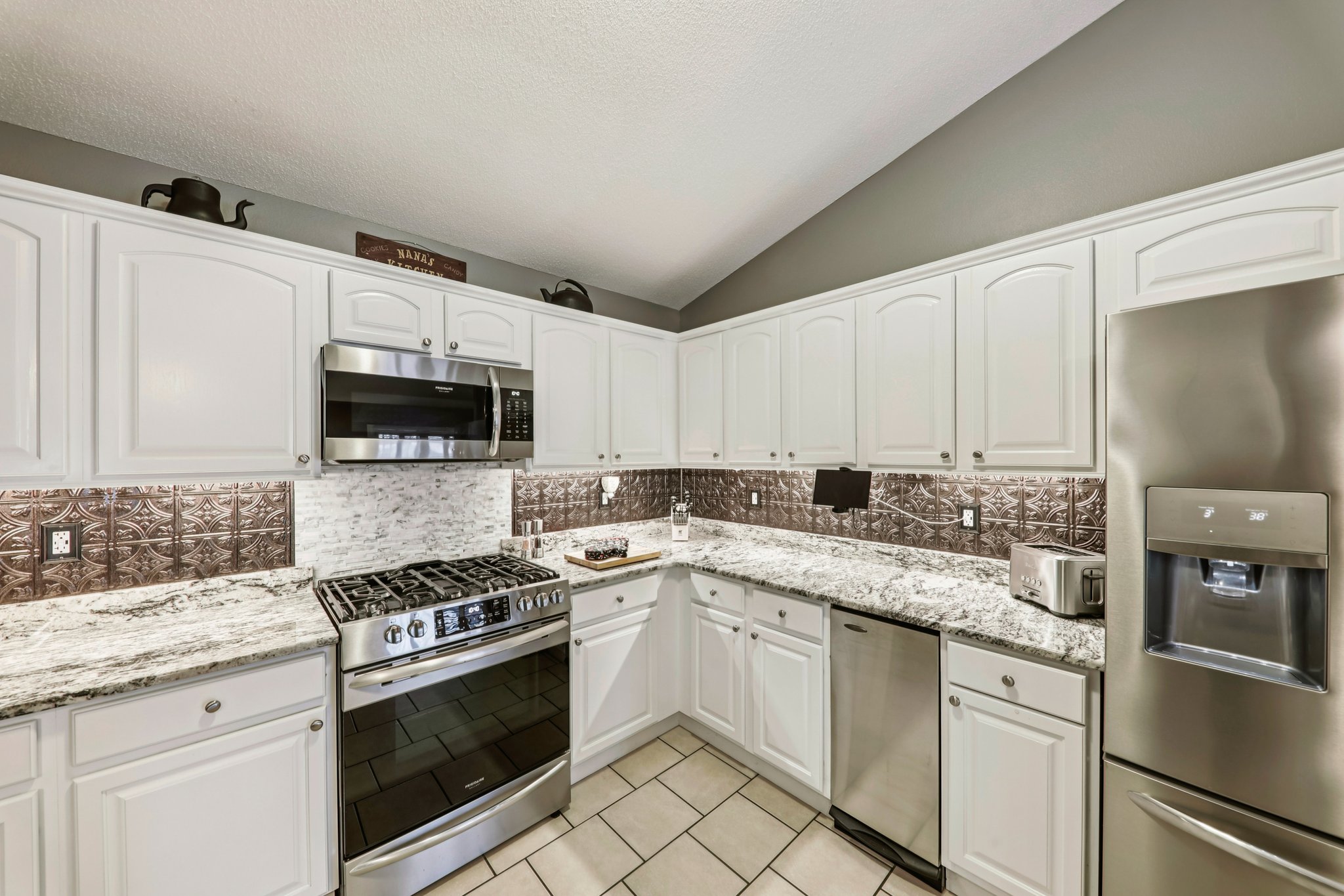 1869 Robins Mill Ct-S0512-017.jpg