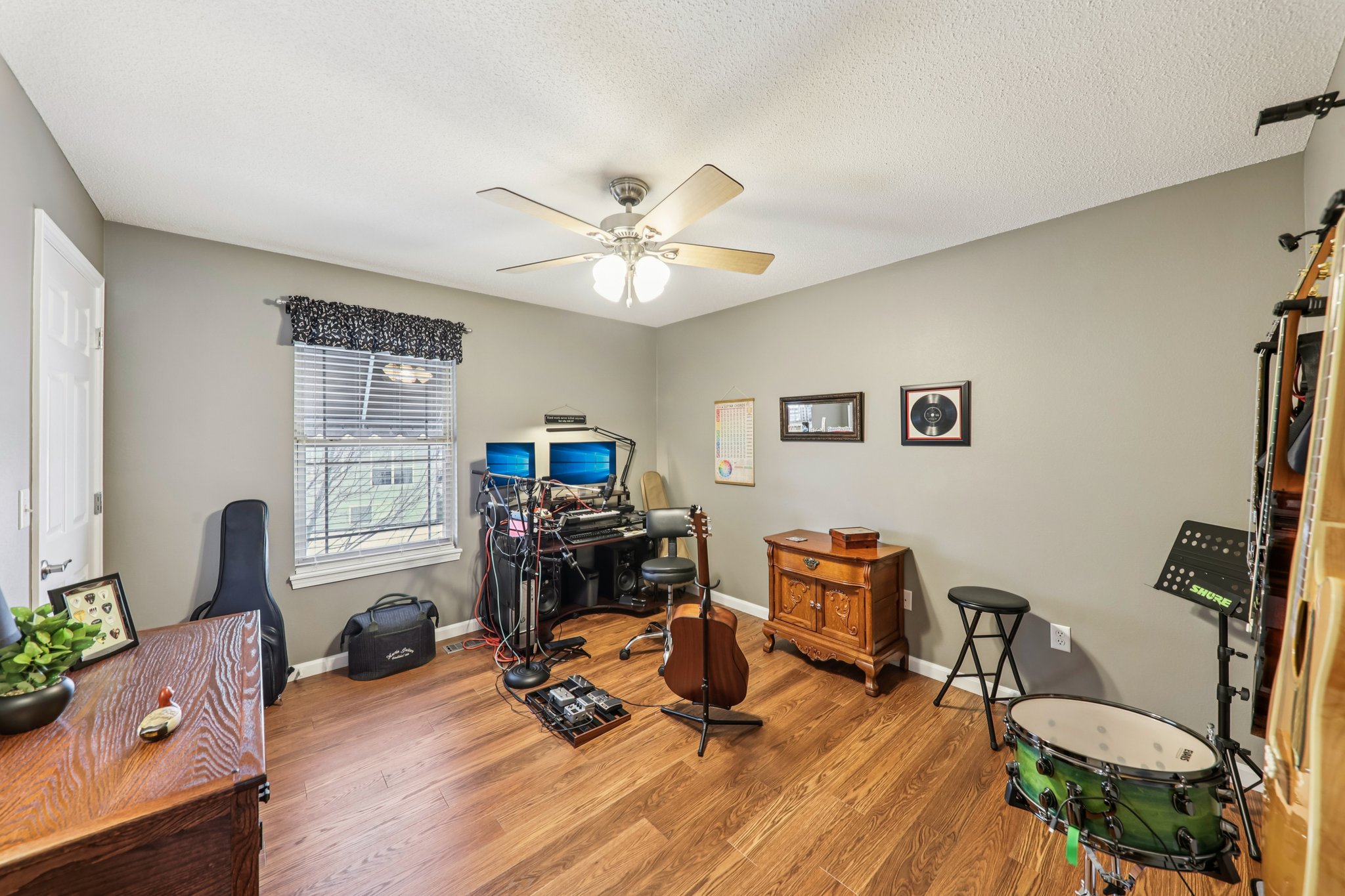 1869 Robins Mill Ct-S0512-021.jpg