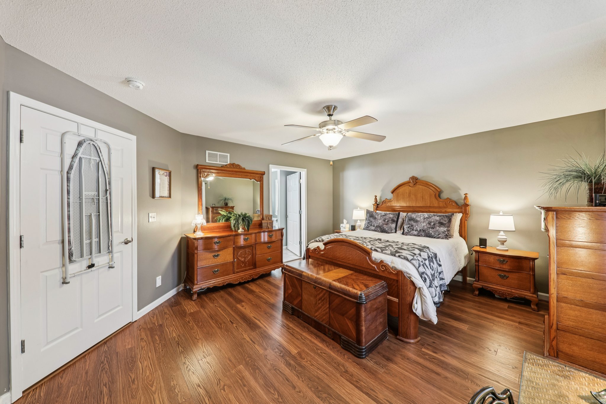 1869 Robins Mill Ct-S0512-031.jpg