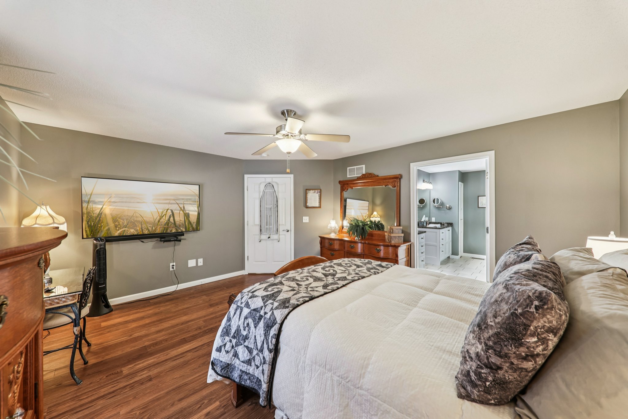 1869 Robins Mill Ct-S0512-032.jpg