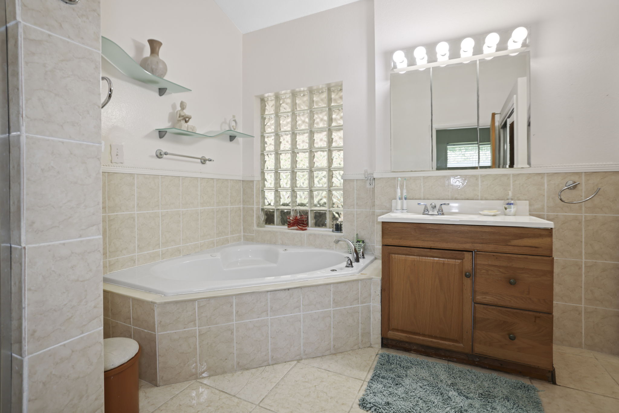 Bathroom 1 - 495A9377