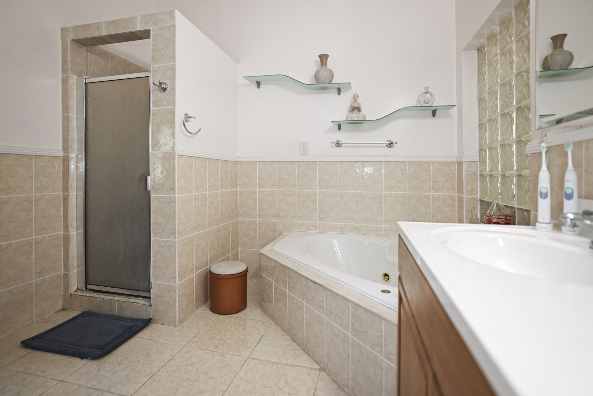 Bathroom 1 - 495A9382